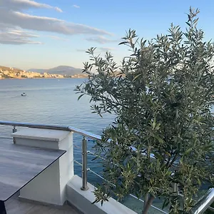 Royal Sarande